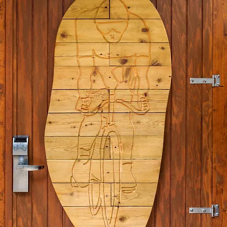 H10 Vintage - Adults Only 4*