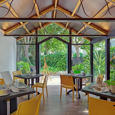 H10 Vintage - Adults Only 4*