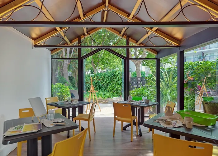 H10 Vintage - Adults Only 4*